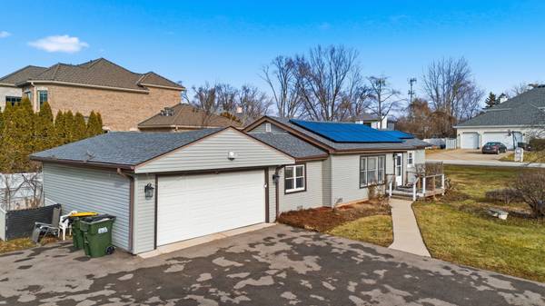 100 Pratt BLVD, Roselle, IL 60172