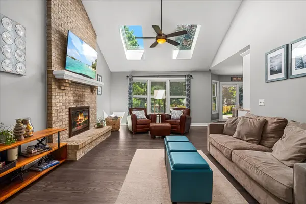 3712 Falkner DR, Naperville, IL 60564