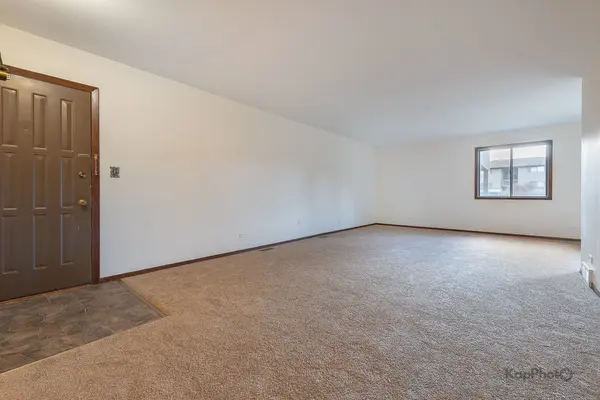 1840 W Highland AVE #E-105, Elgin, IL 60123