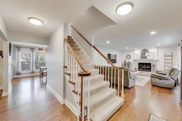 2822 N Brighton PL, Arlington Heights, IL 60004