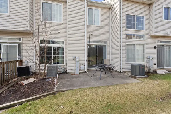 941 Mesa DR, Lake In The Hills, IL 60156