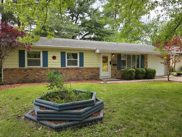 2111 Lantern Hill DR, Urbana, IL 61802