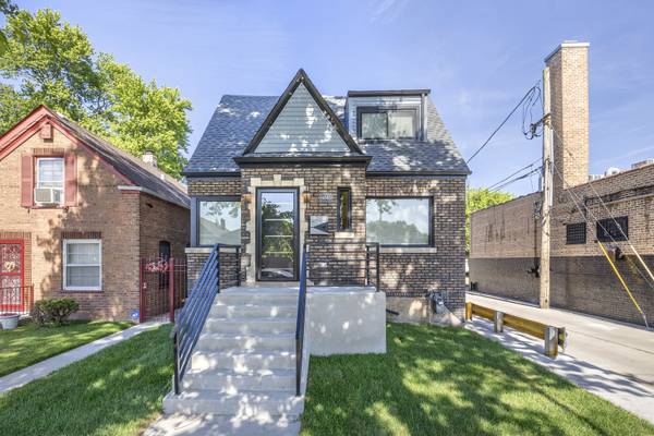 8645 S Bennett AVE, Chicago, IL 60617