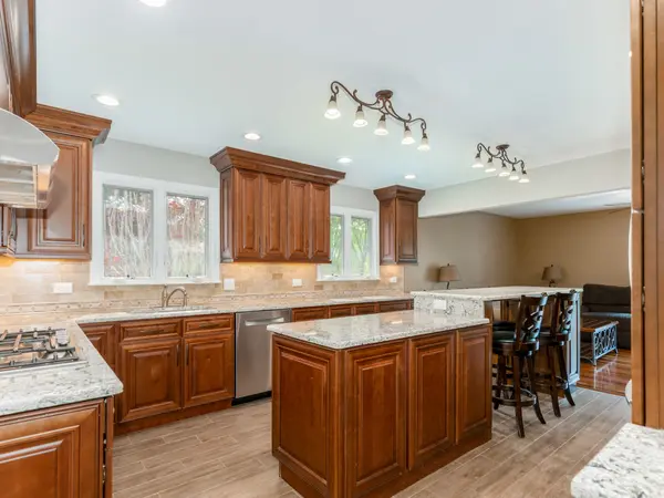 277 Little Stonegate CT, Cary, IL 60013
