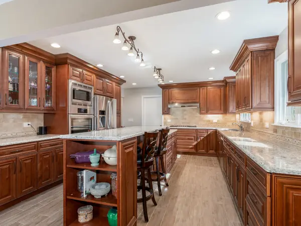 277 Little Stonegate CT, Cary, IL 60013