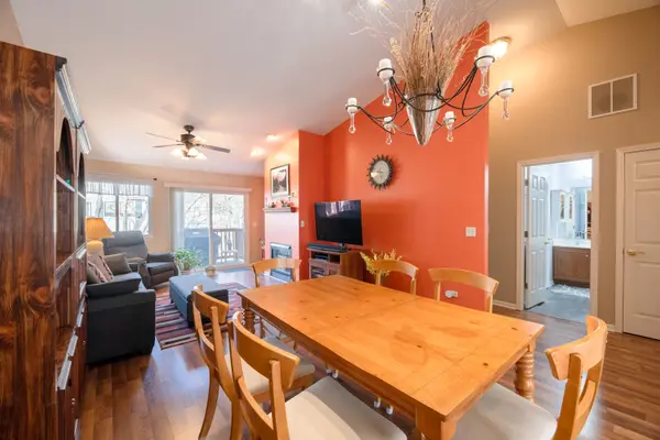 113 Meredith LN #10-3, Streamwood, IL 60107