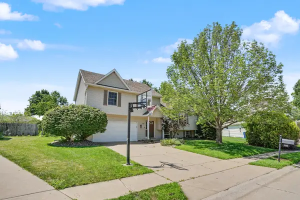 5128 Woodland CT, Davenport, IA 52807