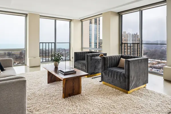 345 W Fullerton Pkwy #1801, Chicago, IL 60614