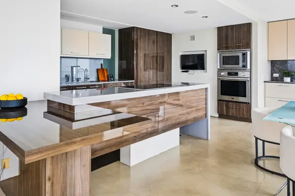 345 W Fullerton Pkwy #1801, Chicago, IL 60614
