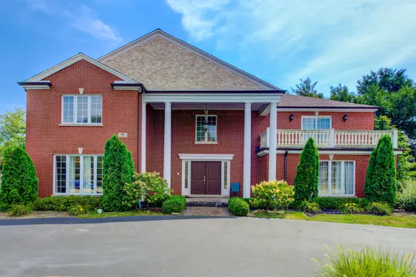 46 Hamilton LN,  Oak Brook,  IL 60523