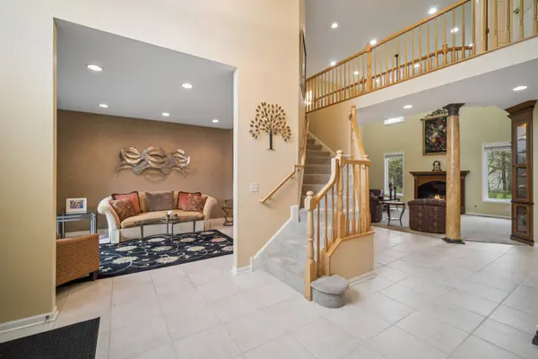 2262 Carlyle CT, Buffalo Grove, IL 60089