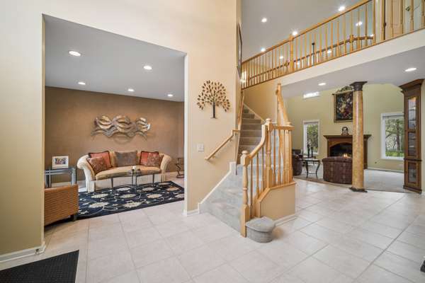 2262 Carlyle CT, Buffalo Grove, IL 60089
