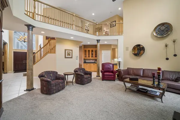 2262 Carlyle CT, Buffalo Grove, IL 60089