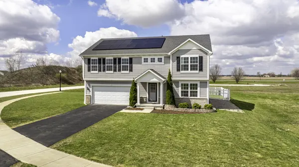 1754 N Bucksport LN, Beecher, IL 60401