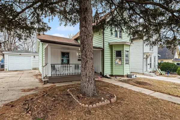 286 Villa ST, Elgin, IL 60120