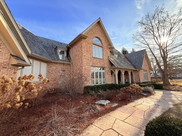 5443 Belmont CT, Libertyville, IL 60048