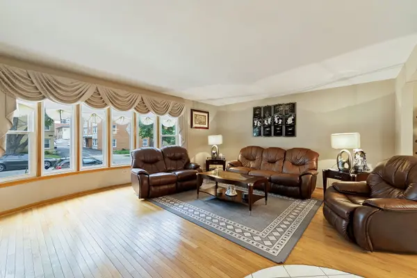 8729 W Summerdale AVE, Chicago, IL 60656