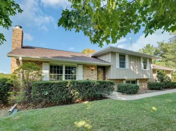 3303 Vermont RD, Woodstock, IL 60098