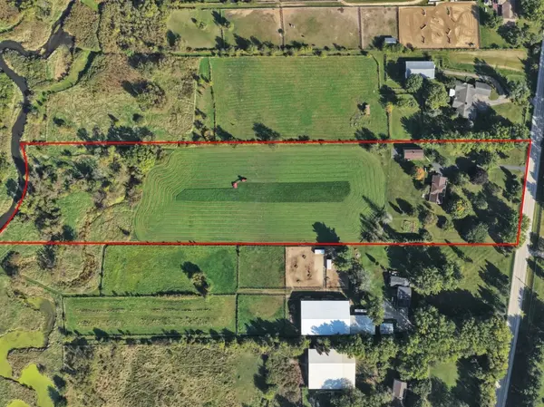 3303 Vermont RD, Woodstock, IL 60098