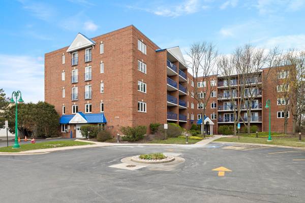 6755 N Milwaukee AVE #303, Niles, IL 60714