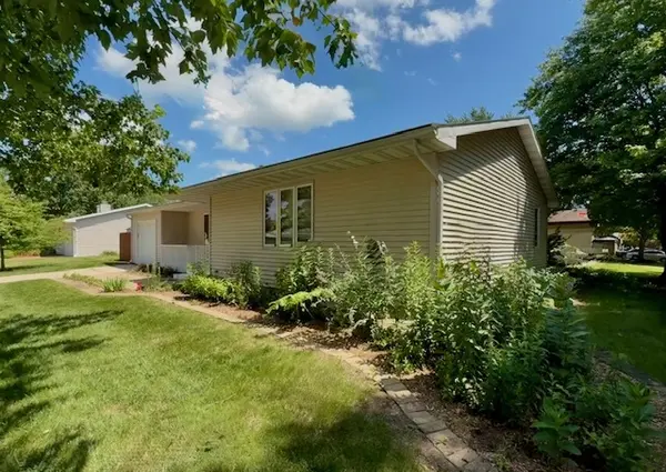 2707 WORCESTER DR, Champaign, IL 61821