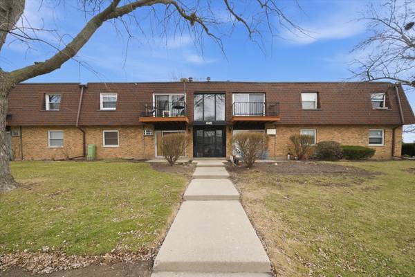 645 Grove DR #202, Buffalo Grove, IL 60089