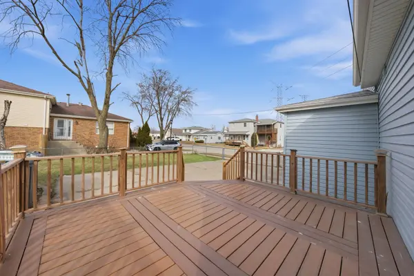 8891 67th ST, Hodgkins, IL 60525