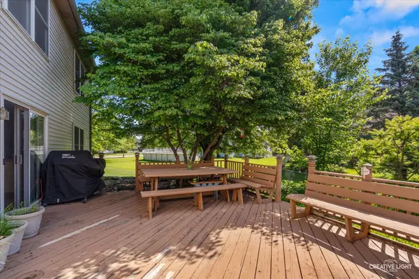 158 Edgewater LN, Sugar Grove, IL 60554