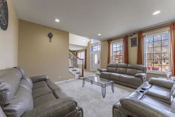 6085 Irene DR, Hoffman Estates, IL 60192