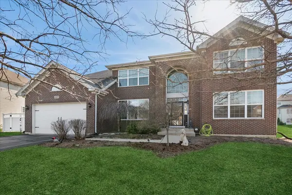 1715 White Oak LN, Hoffman Estates, IL 60192