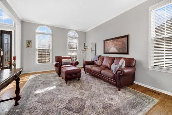 18077 W Pond Ridge CIR, Gurnee, IL 60031
