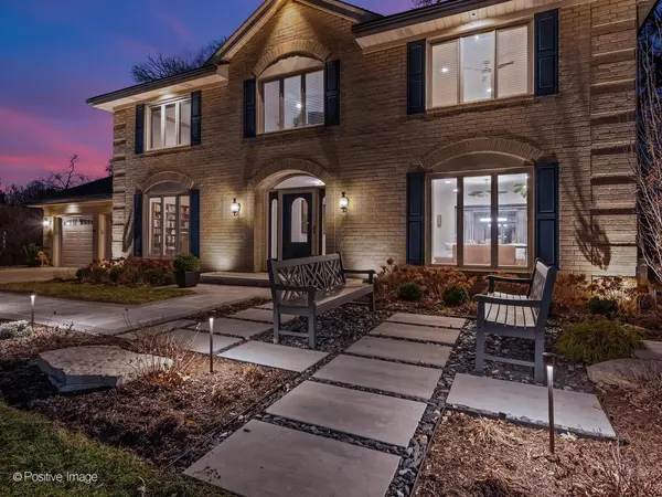 734 Forest Glen LN, Oak Brook, IL 60523