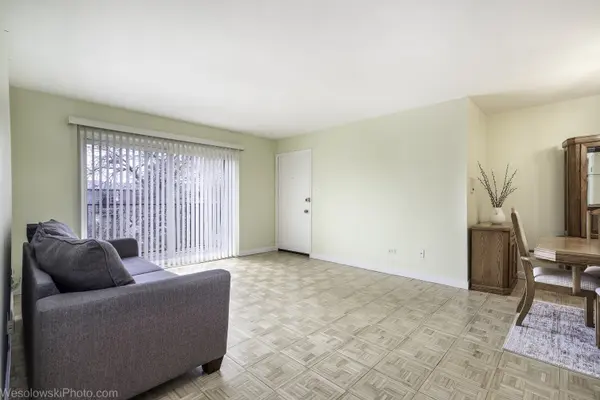 9448 BAY COLONY DR #3S, Des Plaines, IL 60016