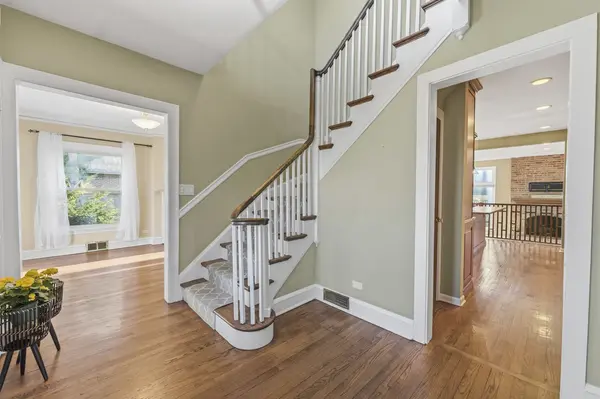 14 Timber LN, Northbrook, IL 60062