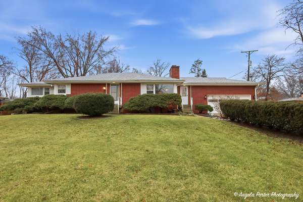 515 Country Club DR, Mchenry, IL 60050