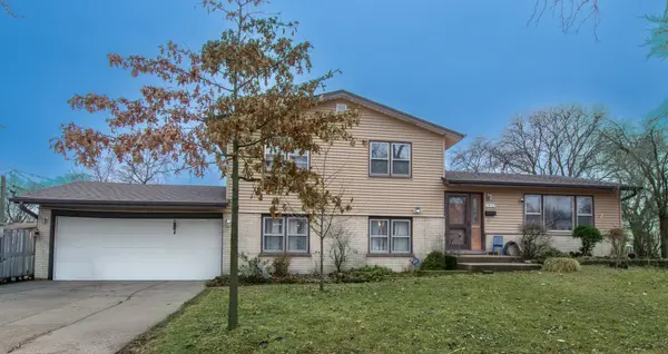 1411 S Robert DR, Mount Prospect, IL 60056