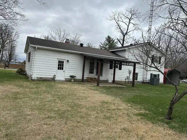 6049 E Flyers DR, Woodlawn, IL 62898