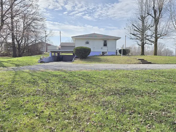 909 S Jackson ST, Mcleansboro, IL 62859