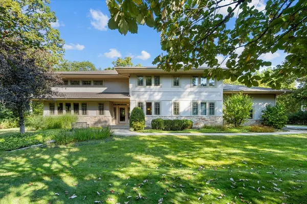 3 Hickory LN, Northbrook, IL 60062