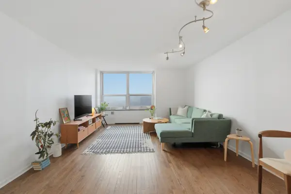 720 W Gordon TER #11A, Chicago, IL 60613