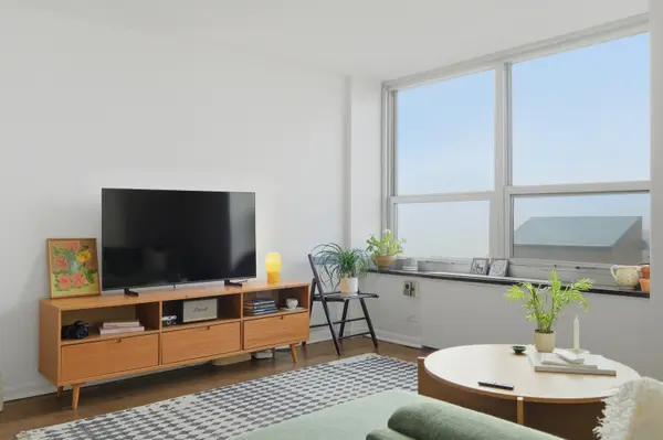 720 W Gordon TER #11A, Chicago, IL 60613