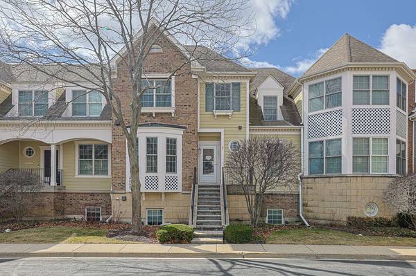 1909 Lynn CIR, Libertyville, IL 60048