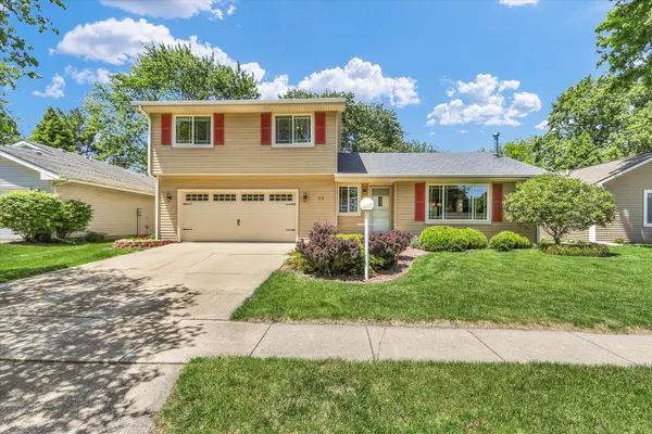 613 Crestview DR, Champaign, IL 61822