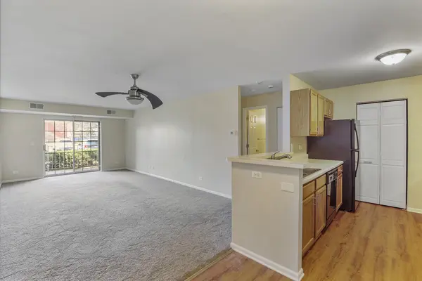 764 N Gary AVE #110, Carol Stream, IL 60188