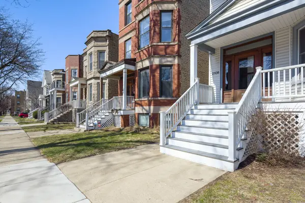 2108 W Addison ST, Chicago, IL 60618
