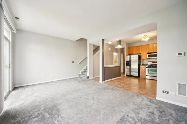 2203 Flagstone LN #2203, Carpentersville, IL 60110