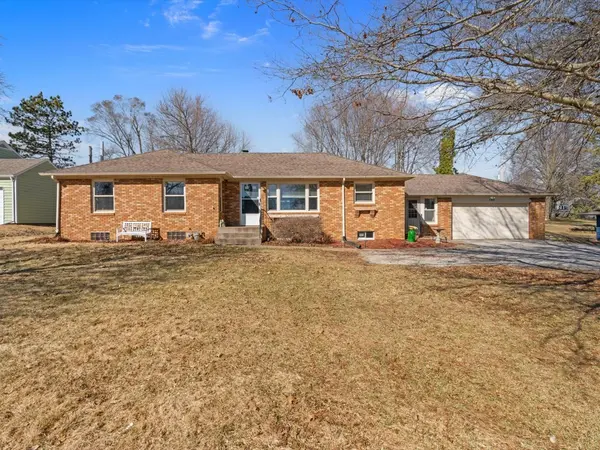 709 W Main ST, Reynolds, IL 61279