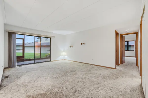 6740 180th ST #1E, Tinley Park, IL 60477