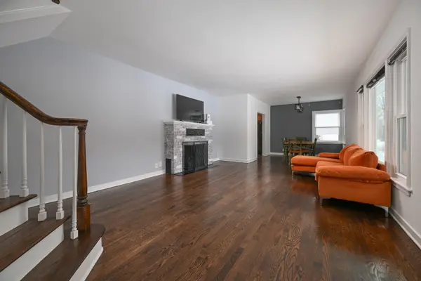 360 Erie CIR, Bloomingdale, IL 60108