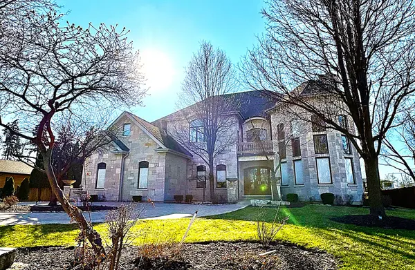 904 S Edgewood LN, Mount Prospect, IL 60056